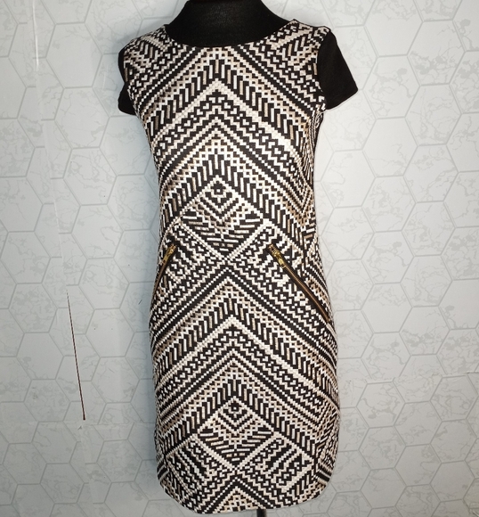 Rare Editions Gold Black and White Aztecpattern Dress With gold zip pockets
